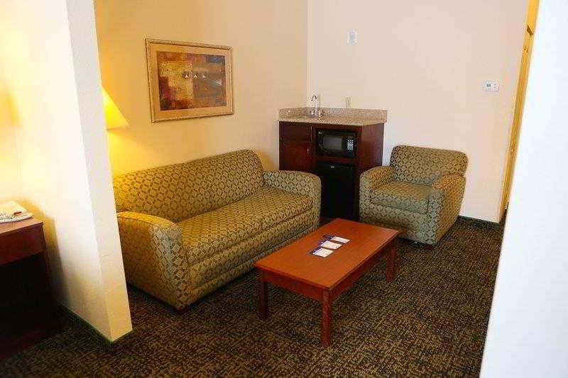 Country Inn & Suites By Radisson, Midway - Tallahassee West 외부 사진
