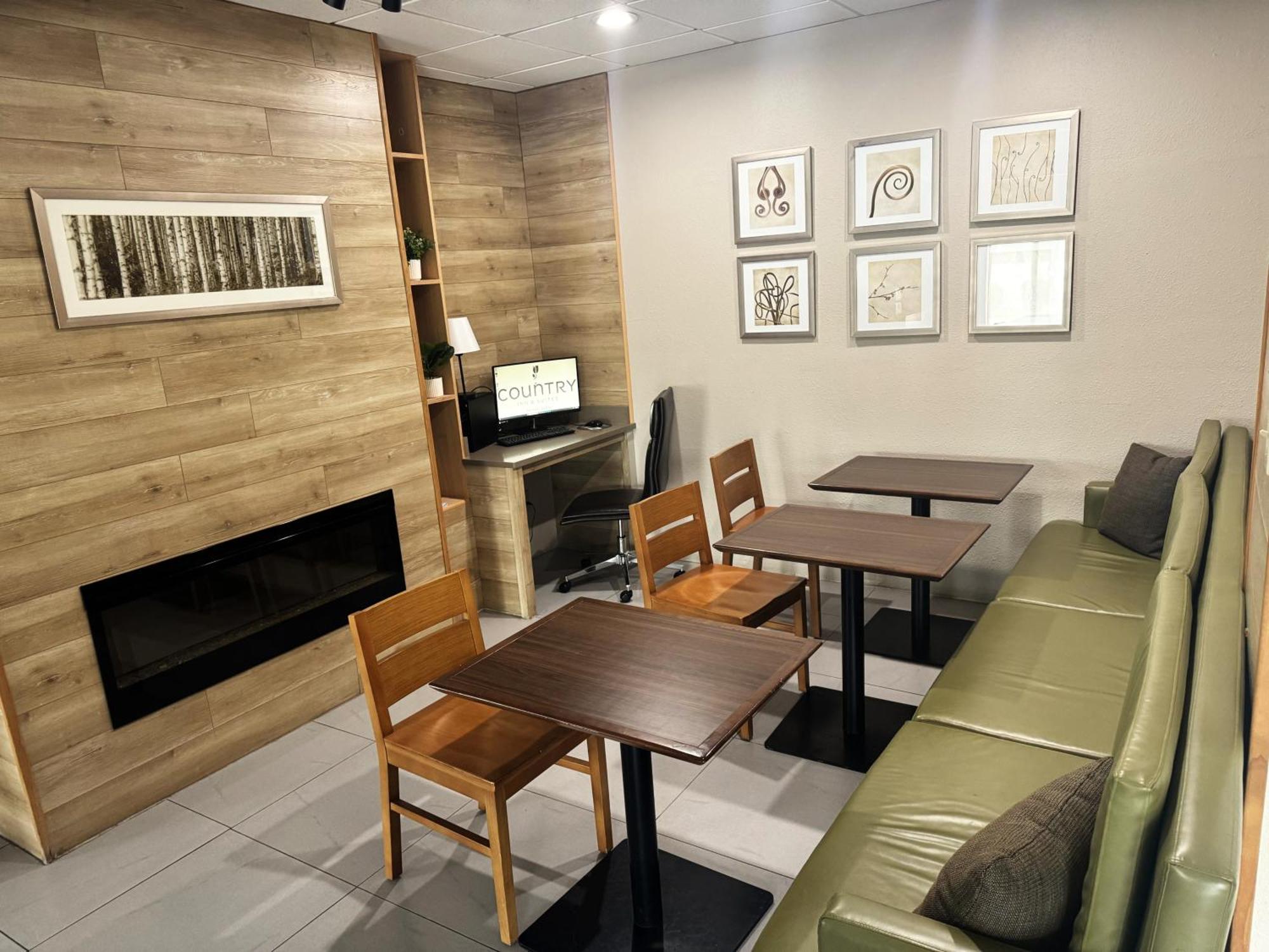 Country Inn & Suites By Radisson, Midway - Tallahassee West 외부 사진